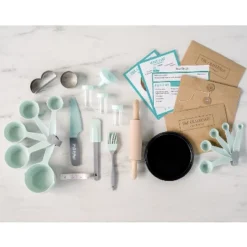 MindWare Playful Chef: 26 Piece Master Series Cooking Challenge Kit – Includes 22 Kitchen Tools, 1 Apron And 3 Recipes – Ages 8+