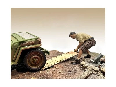 "4X4 Mechanic" 8 Piece Figure Set For 1/18 Scale Models By American Diorama 5 "4X4 Mechanic" 8 Piece Figure Set For 1/18 Scale Models By American Diorama - Image 3