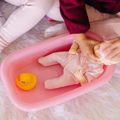 Melissa & Doug Mine To Love Baby Doll Bathtub And Accessories Set (6pc) 8 Melissa & Doug Mine To Love Baby Doll Bathtub And Accessories Set (6pc) - Image 6