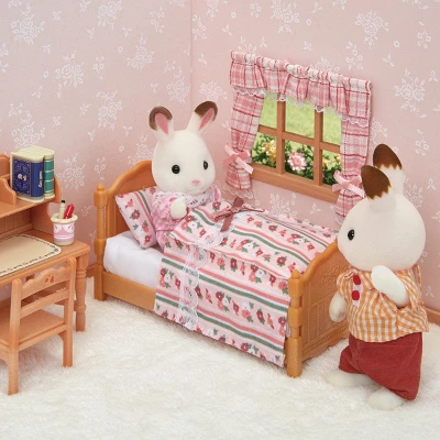 Calico Critters Bed & Comforter Set, Dollhouse Furniture And Accessories 4 Calico Critters Bed & Comforter Set, Dollhouse Furniture And Accessories - Image 2