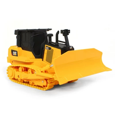 Diecast Masters 1/35 Caterpillar CAT D7E Track Dozer Radio Control Made Of Durable Plastic 23002 4 Diecast Masters 1/35 Caterpillar CAT D7E Track Dozer Radio Control Made Of Durable Plastic 23002 - Image 2