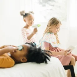 Melissa & Doug LOVE YOUR LOOK - Salon & Spa Play Set -Learning Toys Sales GUEST f937107d 5cc2 421e b81c eabe52b25903