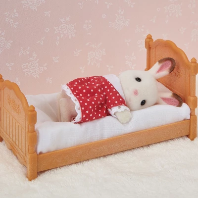 Calico Critters Bed & Comforter Set, Dollhouse Furniture And Accessories 5 Calico Critters Bed & Comforter Set, Dollhouse Furniture And Accessories - Image 3